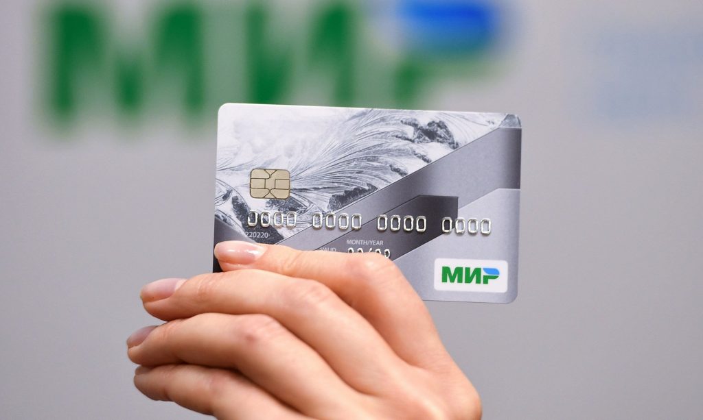 pochemu-banki-blokirujut-karty-razbiraemsja-v-prichinah-i-zashhishhaem-svoi-finansy